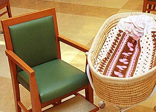 お子様用の食器や椅子をご用意。